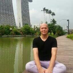 r_touw's profile picture. 