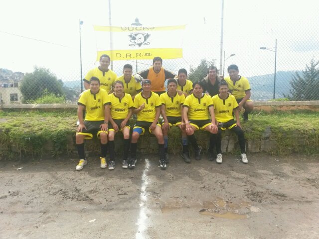 Voleibol / Soccer club ducks mas q amig@s hn@s!!!