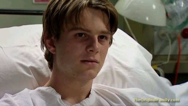 EmolessKol's profile picture. 