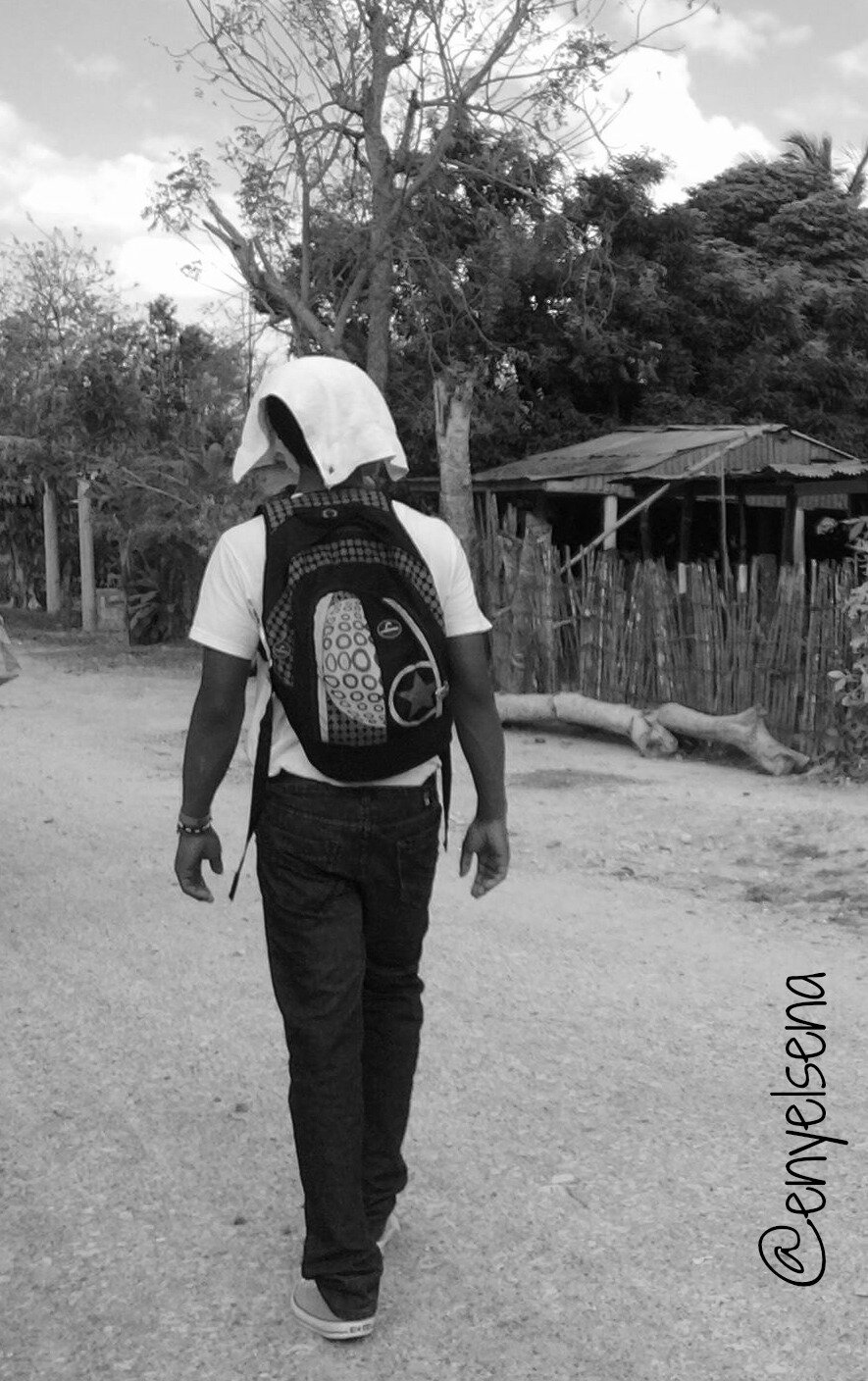 #No  Salgo Pero De La Calle# ~Amo La Paz Pero No Vivoo Sin Lo Problema ~ #tu novia me_siiige! el k nO aguante la pResion!!
DD fokin facebook