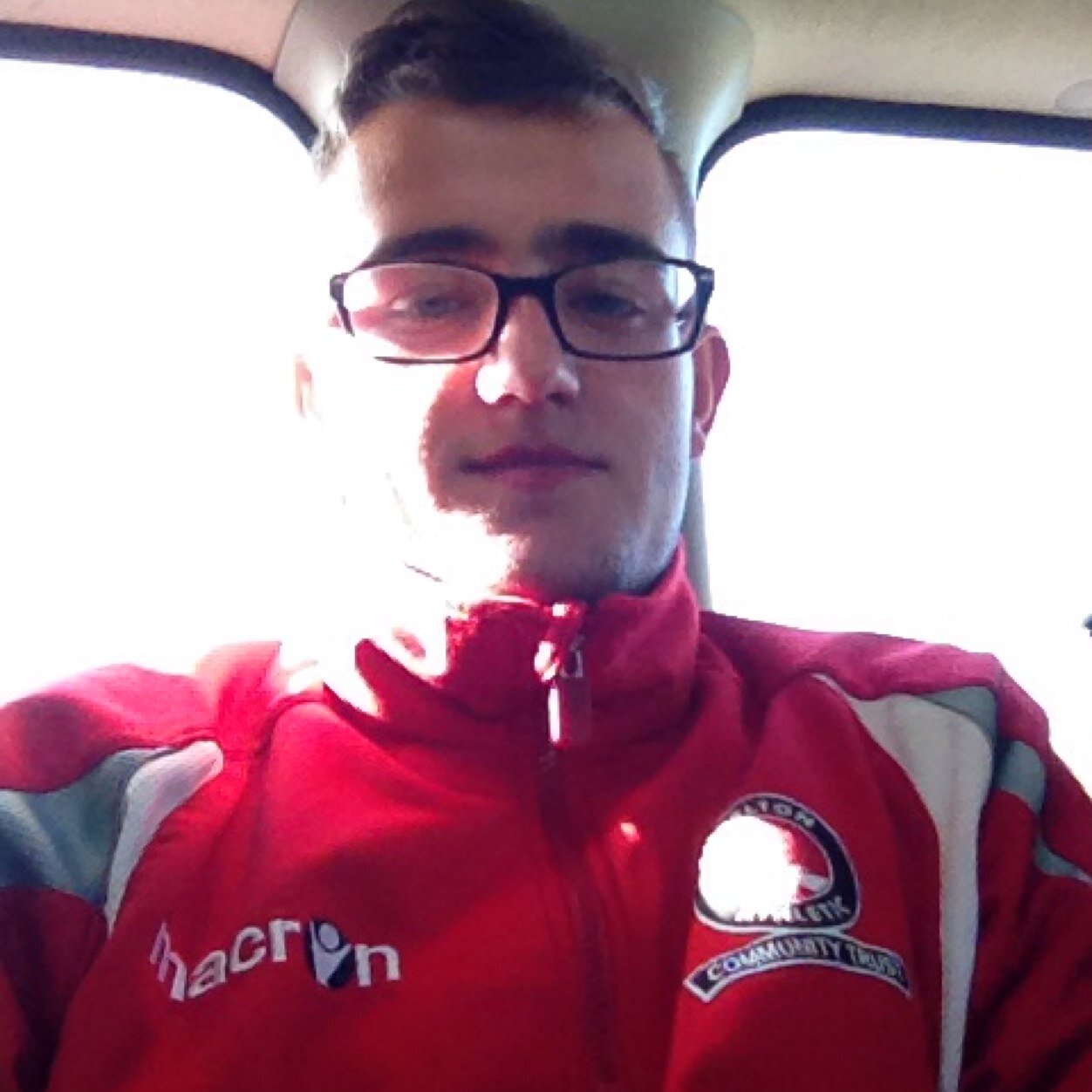 I am from Portugal, My age is 23, I am happy with my life now. I am play ST CADFC, My real team for watching the game Sporting Lisbon and Portugal team