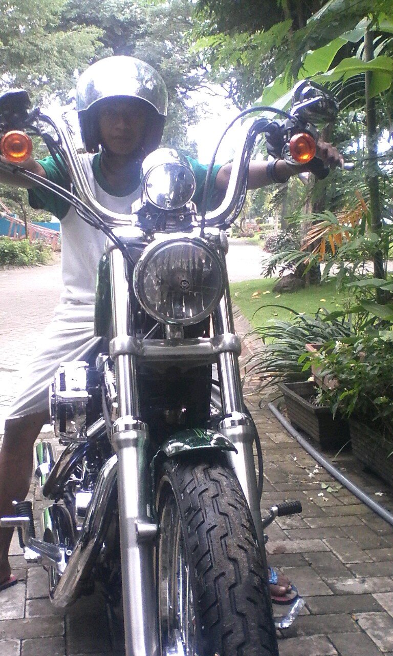 i was born in gunungtugel,,, and i love everything about surabaya...