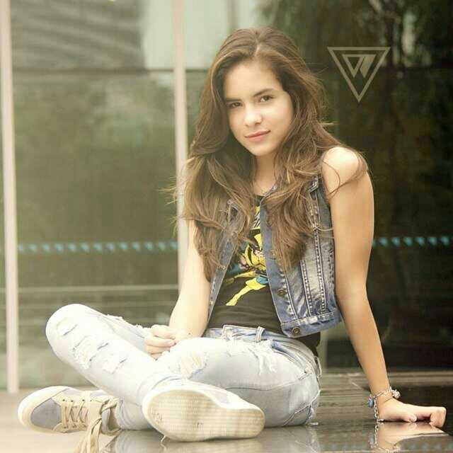 Parody : @steffizmr15. Always support @steffizmr15 ( stefhanie zamora ) laff you StefAddict ;)
  anniv tanggal 28 { 28-04-2013 }