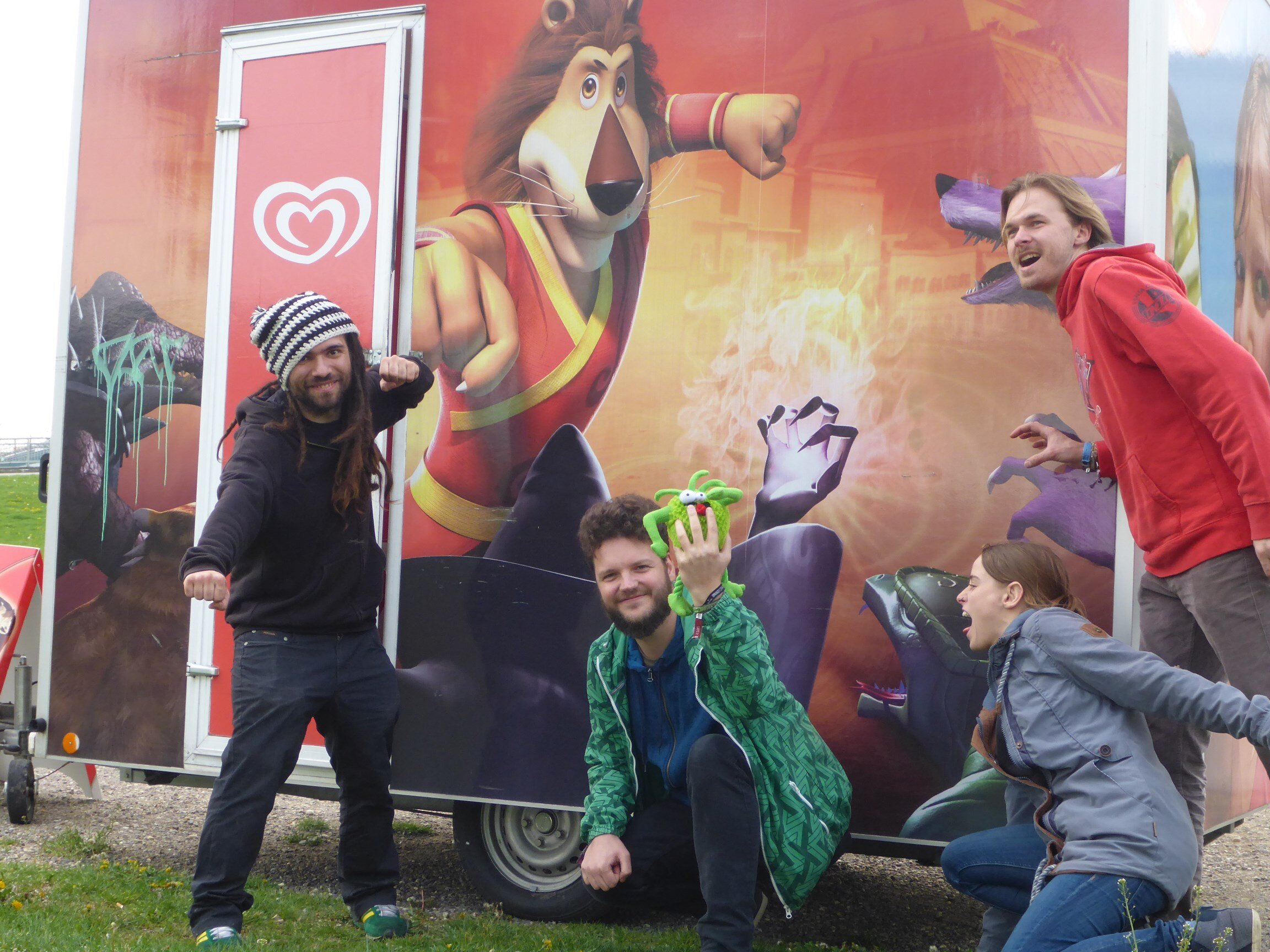 Please follow us :) - we play the MISSION-SZITIZEN game that's part of sziget festival.. and we're trying to master twitter..