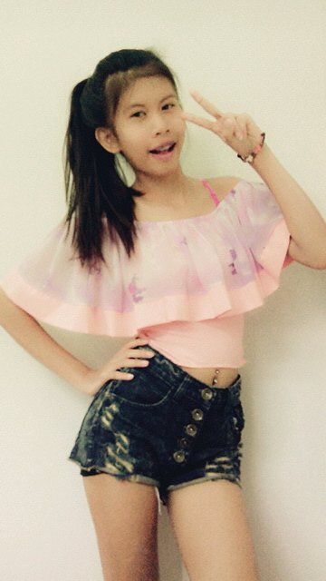 Pimmy  Thank  Follow U--- Follow Me I Like E.L.F ~ ออนไม่บ่อยนะ เฟรนลี่ติ๊งต๊อง ละเมอ เพ้อเจ้อ   ฟอลมาฟอลกลับนะค่ะ !