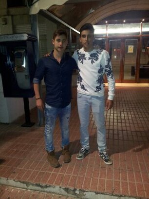 Soy un chico estrovertido salamero y gacioso tengo mi propio estilo y paso de lo que me digan la gentes                                    huelva