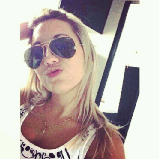 Não tento ser o que querem, simplesmente sou o que eu sou.