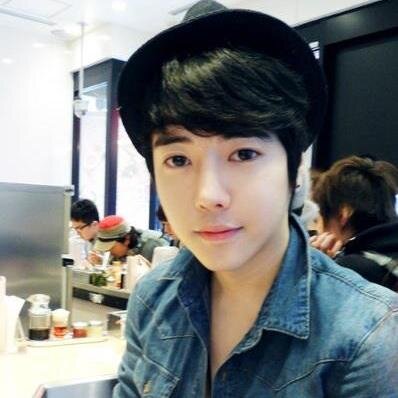 Guy 'กันตรัตน์ เวชกิจ' Bot_kisslove !! @aek_kisslove ... บอทน้องคิส http://t.co/EHbeLPLlB2