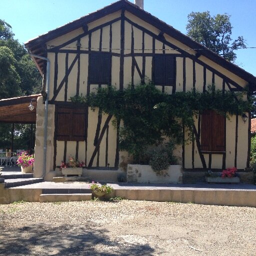 Maison d'hôtes et gîte 100% pour lui et lui, dans le cadre magnifique et isolé du Gers. tout est secret , confidentialité et convivialité exigée