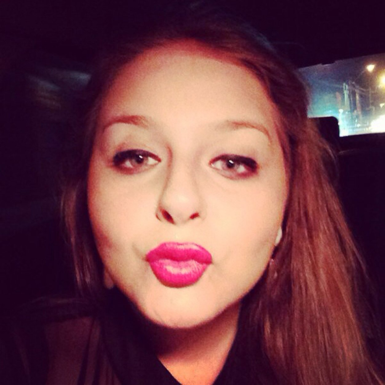 karinamoutran's profile picture. 