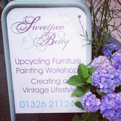 Vintage Floral/Boho Chic found in the bustling High Street of Falmouth, Cornwall.  Passionate about Workshops, Chalk Paint ™  Textiles, Creativity (& cake)