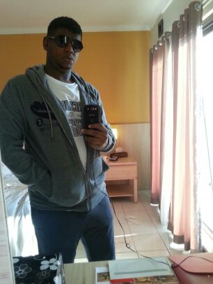 32222Ksa's profile picture. ‏“عيش كما أنت، لا تتصنع من أجلهم، فمن لا يعجبه ذآتك لا يستحقك”