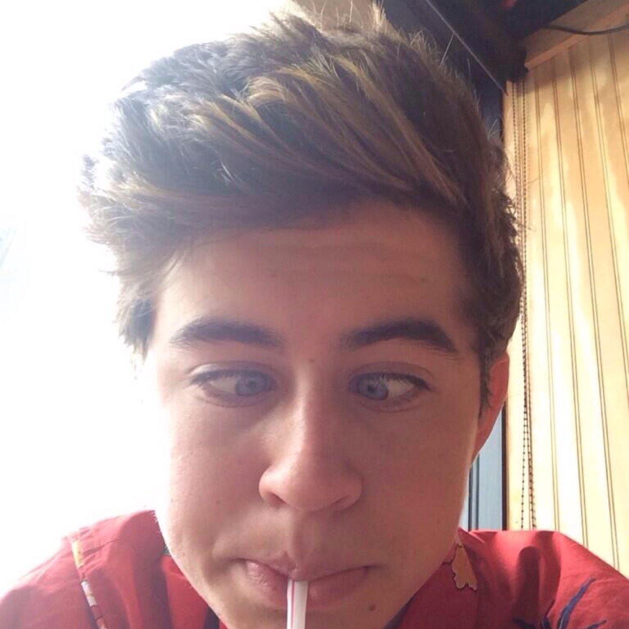 Heyyyy! I just gave you a free follow! now can you follow @acidwhitesider ?¿