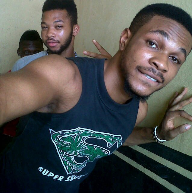 iTweet_weird's profile picture. Don't take anything too serious, I repeat anything!!