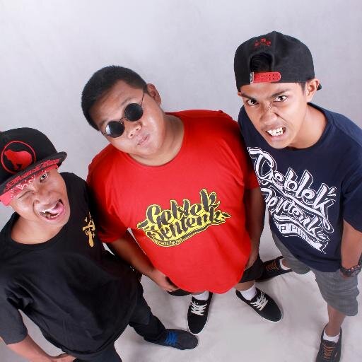 Yogyakarta Pop Punk | @DwexRentenk_ | @HarizRentenk_ | @DedhyRentenk_ | Youtube Channel http://t.co/7mLsumygxI | Pin: 76b63e58 | ☎ : 083840774513