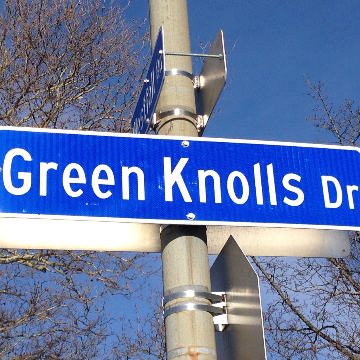 greenknollsDr's profile picture. Tweeting police/fire and security issues at Green Knolls Drive.