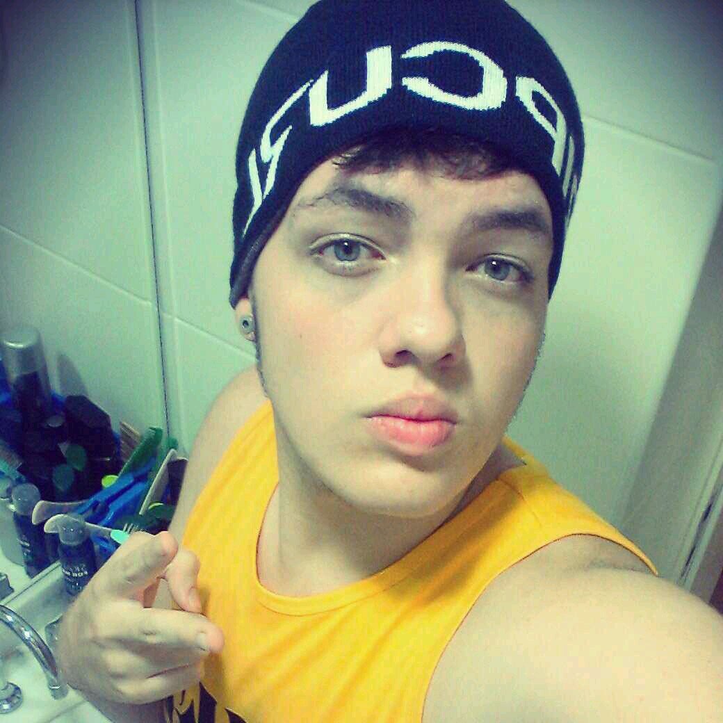 Mano, não devo, não temo, me da meu copo aqui e já era ♫