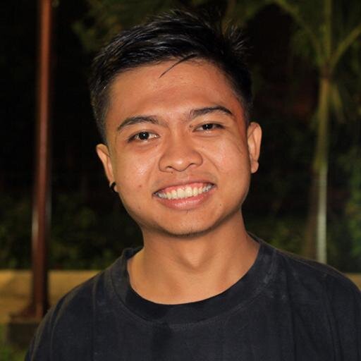 Berdiri tegak menantang