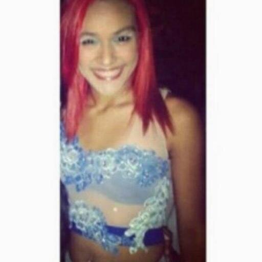 Quem me vê me ver sorrindo e vai ser sempre assim ..