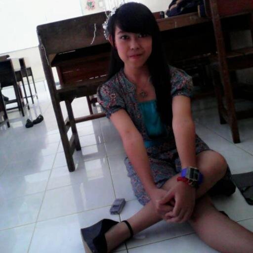 Sekolah: SMA 2 Bae Kudus, Kelas X-9
Hobby: Menyanyi,Dance Hip-Hop,Wisata Alam
Kesenangan: Senang dengan hal-hal yg gaib, Touring Motor