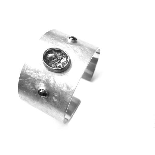 Ethical Jewelry Design ◊ Goldsmith ◊ Fairmined ◊ Handmade ◊ Webshop ◊ Wedding & Engagement Rings ◊ Photography ◊ Traveling ◊ Fotograaf ◊ Sieraden ◊ Trouwringen