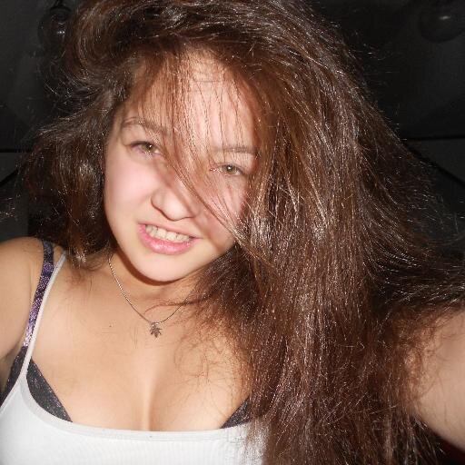 Hi! :) Im Nikol,i love music and my FRIEnDS.
