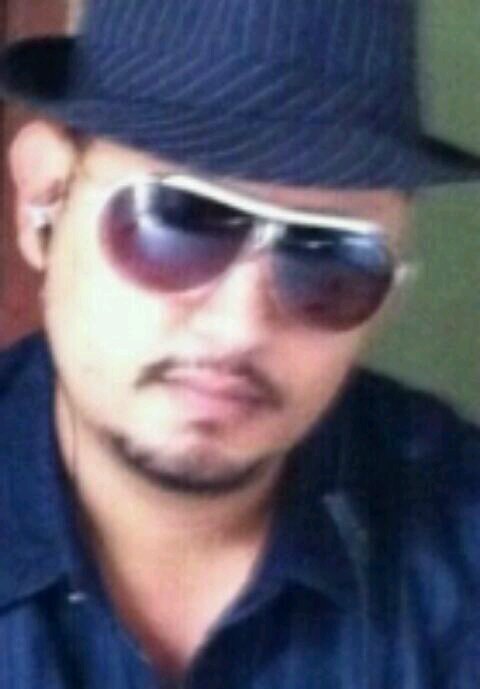 ﻧَﺴْﺘَﻄﻴــﻊْ ﺁﻥْ ﻧَﺘَﺨﺂﺻَــﻢْ ﻣَـــﻊْ ﻣَـــﻦ ﻧُﺤـــﺐْ . . ﻭَﻟﻜَــﻦْ ﻵ ﻧَﺴْﺘَﻄْﻴـــﻊْ ﺁﻥْ ﻧَﺮﺁﻫُـــﻢْ ﻳﺘَـــــﺂﺫَﻭﻥْ . . ! !
.♡
ރޯ♥