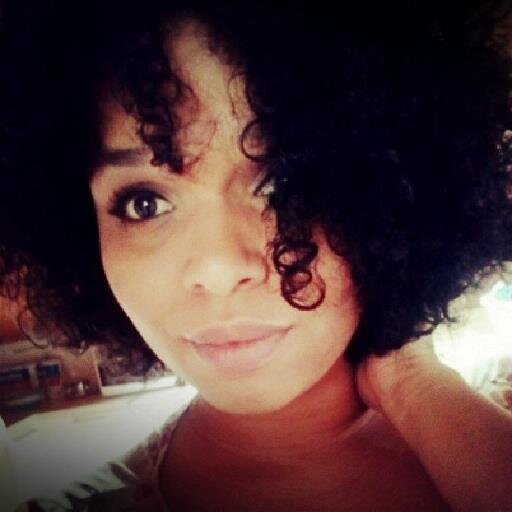 Sou uma menina viciada em Make Up,Moda, Fotografia e viagem quero viver cada momento de minha vida com as pessoas que amo