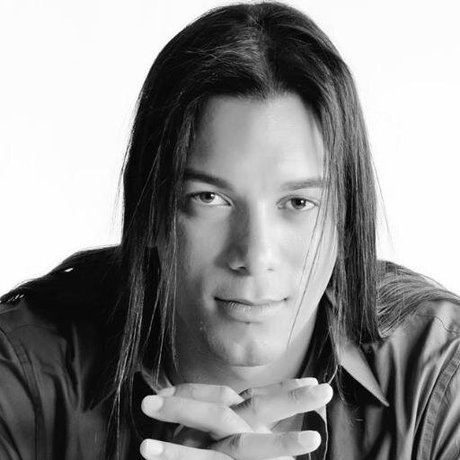 Musico,cantor,compositor,micro-empresario Palco som e iluminaçao.
