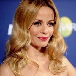 33. Abogada y modelo. Hermana de Saray. ¿Elia? Una amiga muy especial. Amiga de Patricia. Amable y sincera. Vuelvo de Argentina.