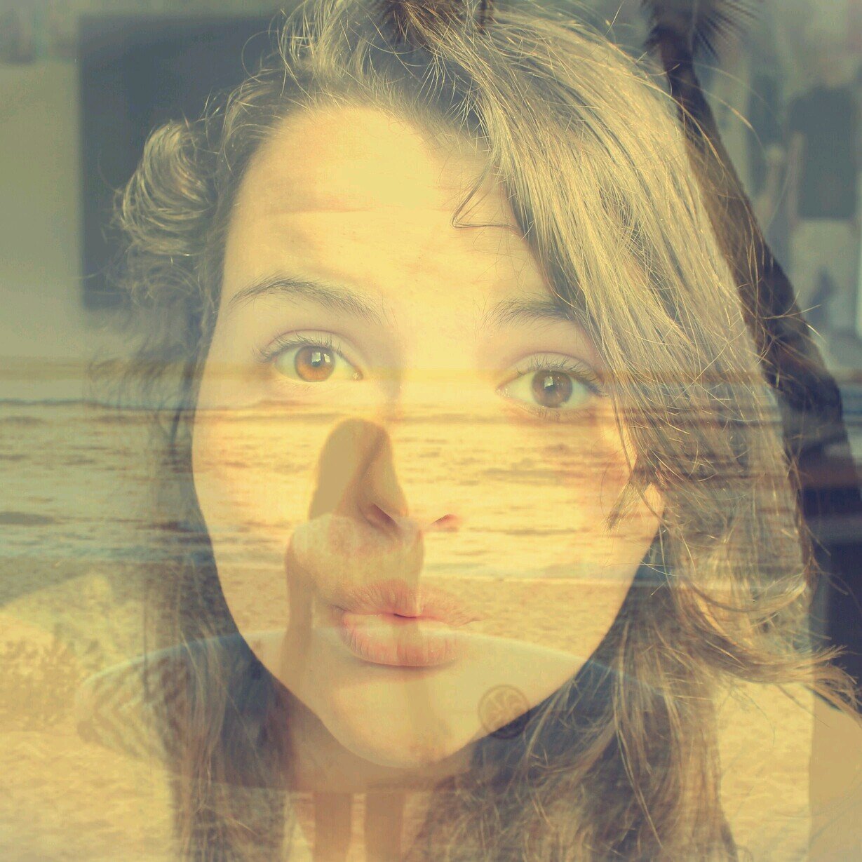 Live while we're young. @Laurilokixd mi angel de la guarda te hecho de menos princesa 20-07-2013...  HONEYMOON