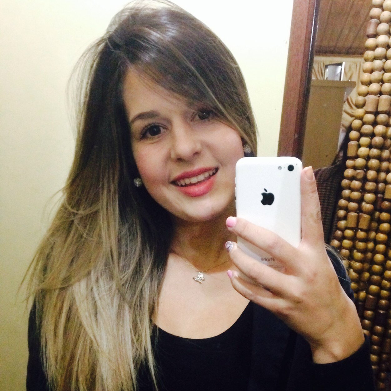 Não adianta olhar para o céu com muita fé e pouca luta.
A Namorada do Fabio Henrique s2