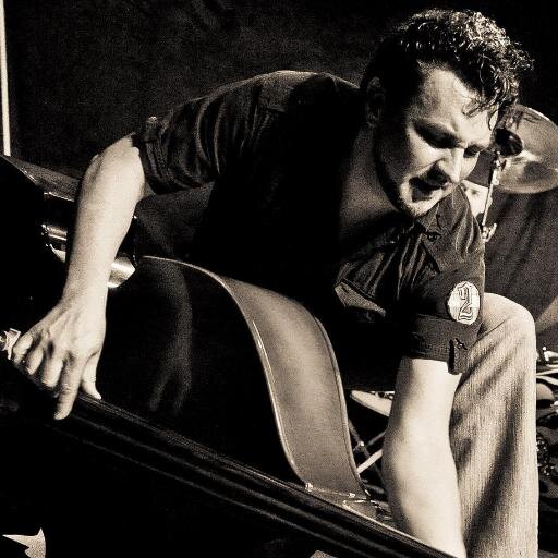 I'm Junebug! The slap-happy full-tilt dogouse-beating bassist w/ Rio & the Rockabilly Revival (@RockabillyRio). Aka Seán of @LuckyBlaggards.