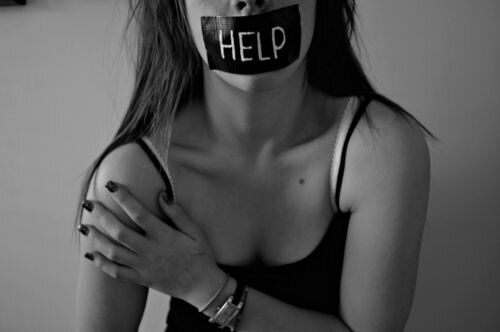 Cuts Veins. Incomprendida perdida en un mar de gente. ''Normal people scare me ''. Más grasa que huesos, lo sé. Se ríen de mi, lo tengo ya asimilado. MADNESS.