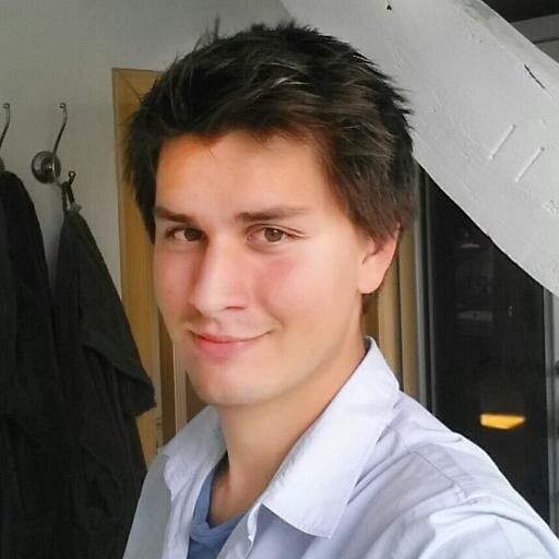 DesseyneHubert's profile picture. Etudiant en #eBusiness #Graphiste occasionnel