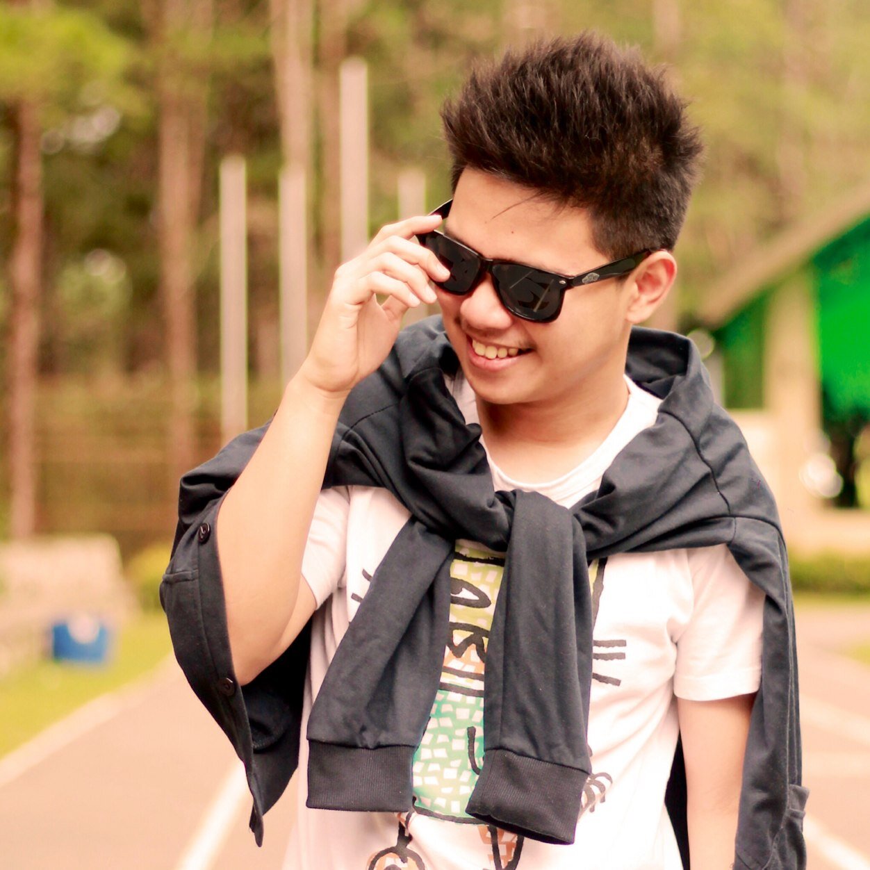 5'5 in height, Black hair & eyes, Loves Music, Photography, Singing, Dancing.