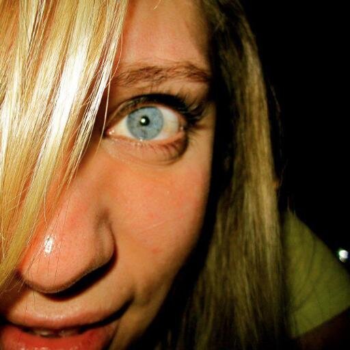 BrujaaPirujaa's profile picture. Progresista                 Feminista                    Republicana                    Atea