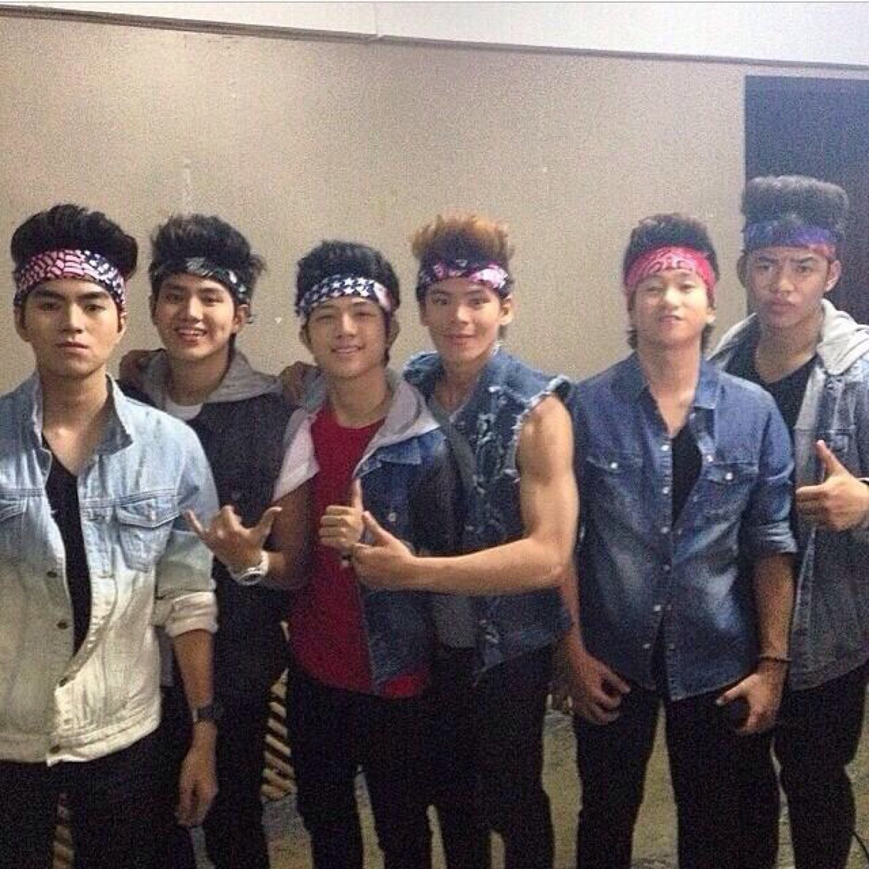 4/6 @ranzkyle (04-05-13) @OliverLaaance (04-23-13) 9:19pm @iiamBIBOY (04-24-13) 7:27pm @owyposadas (05-13-13) 7:27pm