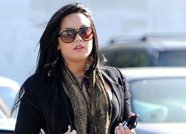 16 ans/16 years old. Lovatic. France. Stay Strong. SHAZAM FOR EUROPEAN NEON LIGHTS TOUR @ddlovato. my kik: OpheliaD.StyStrg