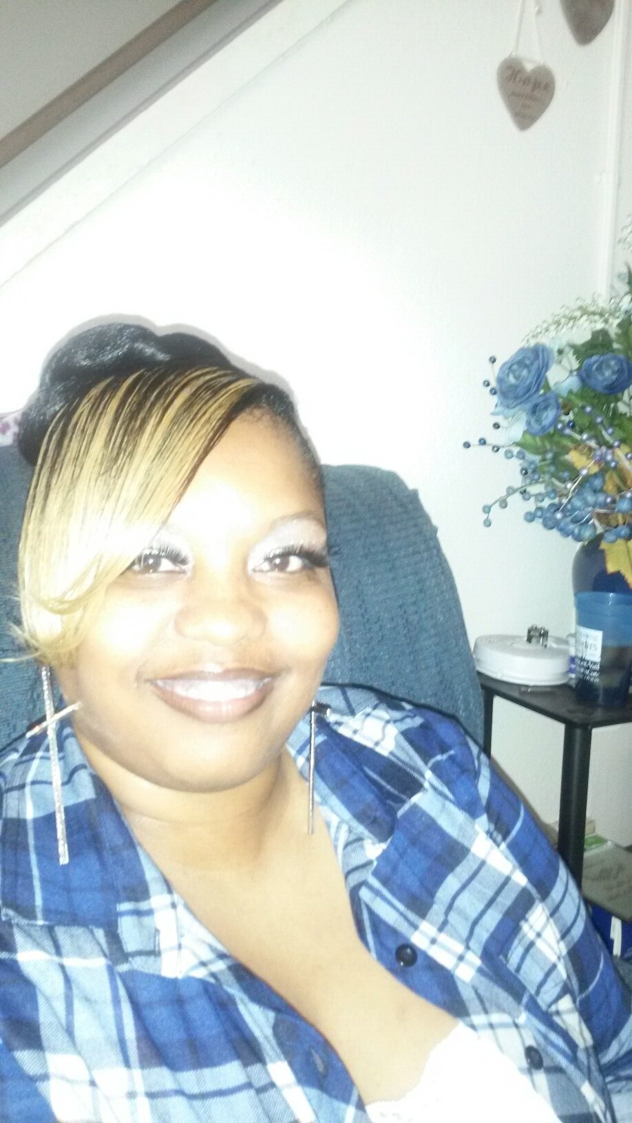 6de88d6d8f59471's profile picture. 