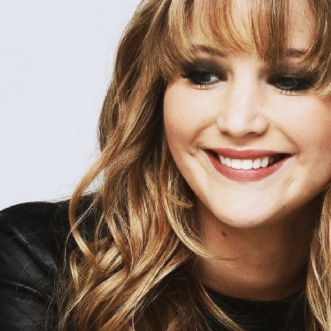 Providing you with pictures of Jennifer Lawrence throughout the day!