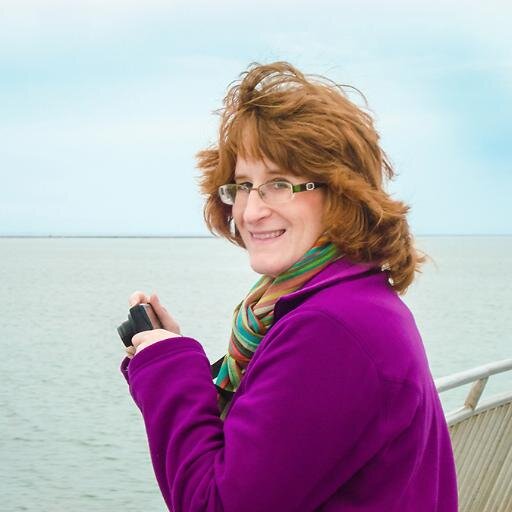 Photographer, MK Ind. Beauty Consultant. Loves shoes (especially those with taps), shopping, sailing, scrapbooking, and other things that don't start with S.