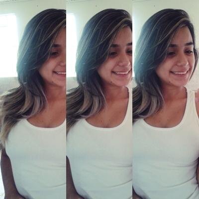 Uns tentam nos dividir, outros vem multiplicar, uns vem pra te ver cair, outros pra te levanta
