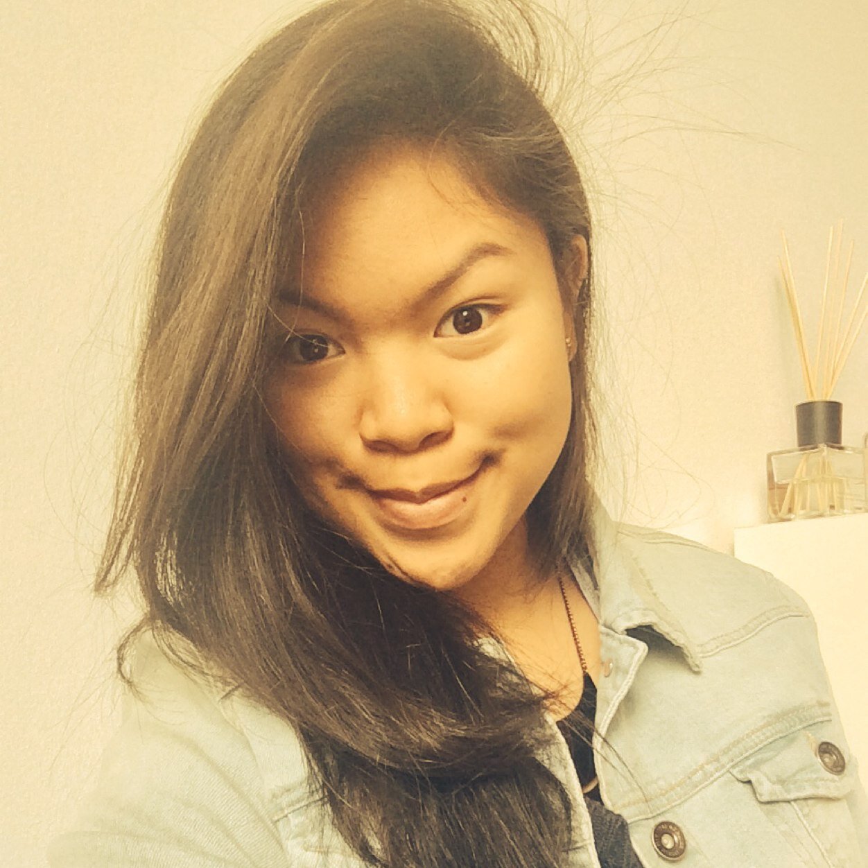 Instagram: @aveliaemilton