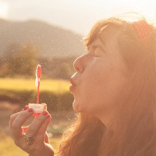 Fotògrafa i Realizadora Audiovisual en una generació perduda. També freelance, ningú és perfecte.