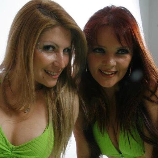 Las Diablas; dos excelentes cantantes chilenas que actúan para Empresas. Completo repertorio musical del gusto de todos. En su show interactúan con el público.