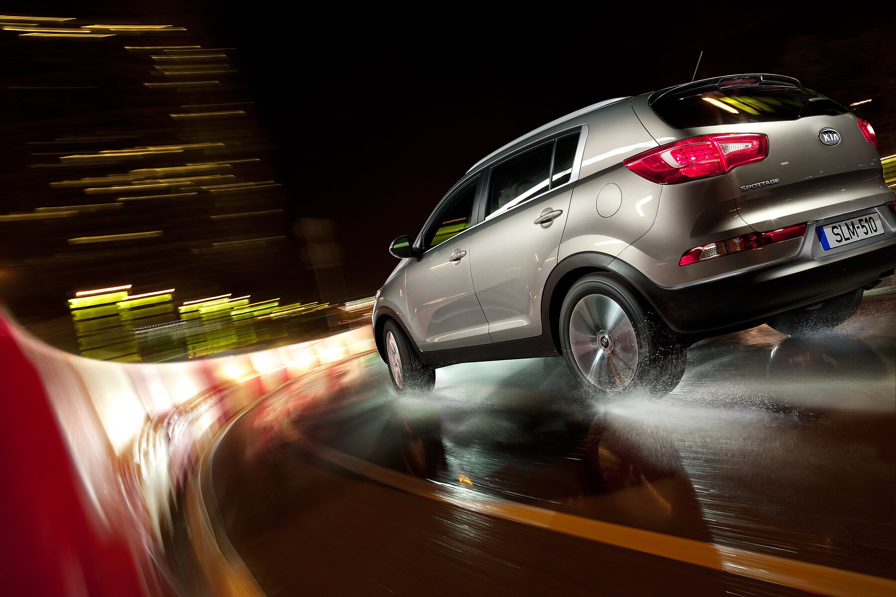 Any road you choose, the 2014 Sportage is more than ready. With agile handling and an exceptionally smooth ride every drive is more fun - for your #lifesmiles