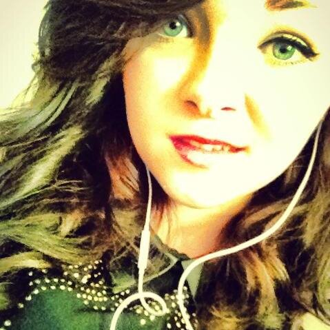 _EllieLouiseF_'s profile picture. Stop Worrying About Everything You Could Loose And Start Focusing On What You Have To Gain! 3