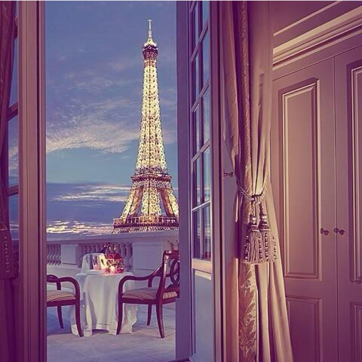 Situated in Paris, this grand hotel has luxurious rooms, where celebrities can get away from it all. Join as your favourite celebrity. DM/@ to join.