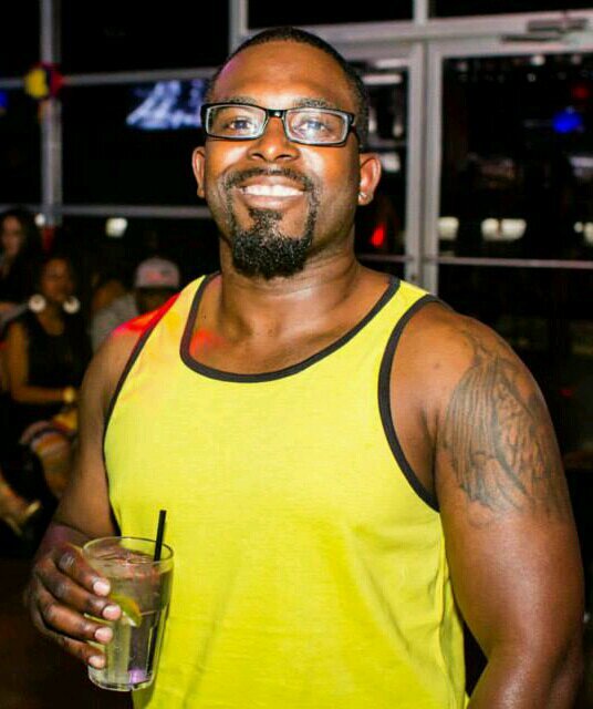 Sensatinal R&b singer out of Texas....Follow him on the road to Glory